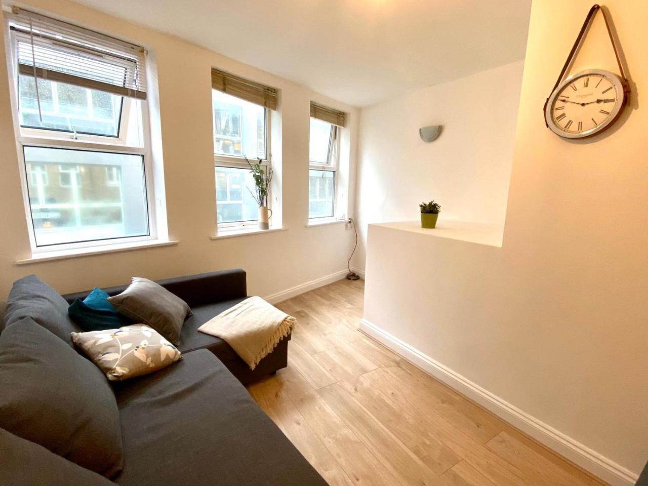 Hoxton Studios by Dc London Rooms