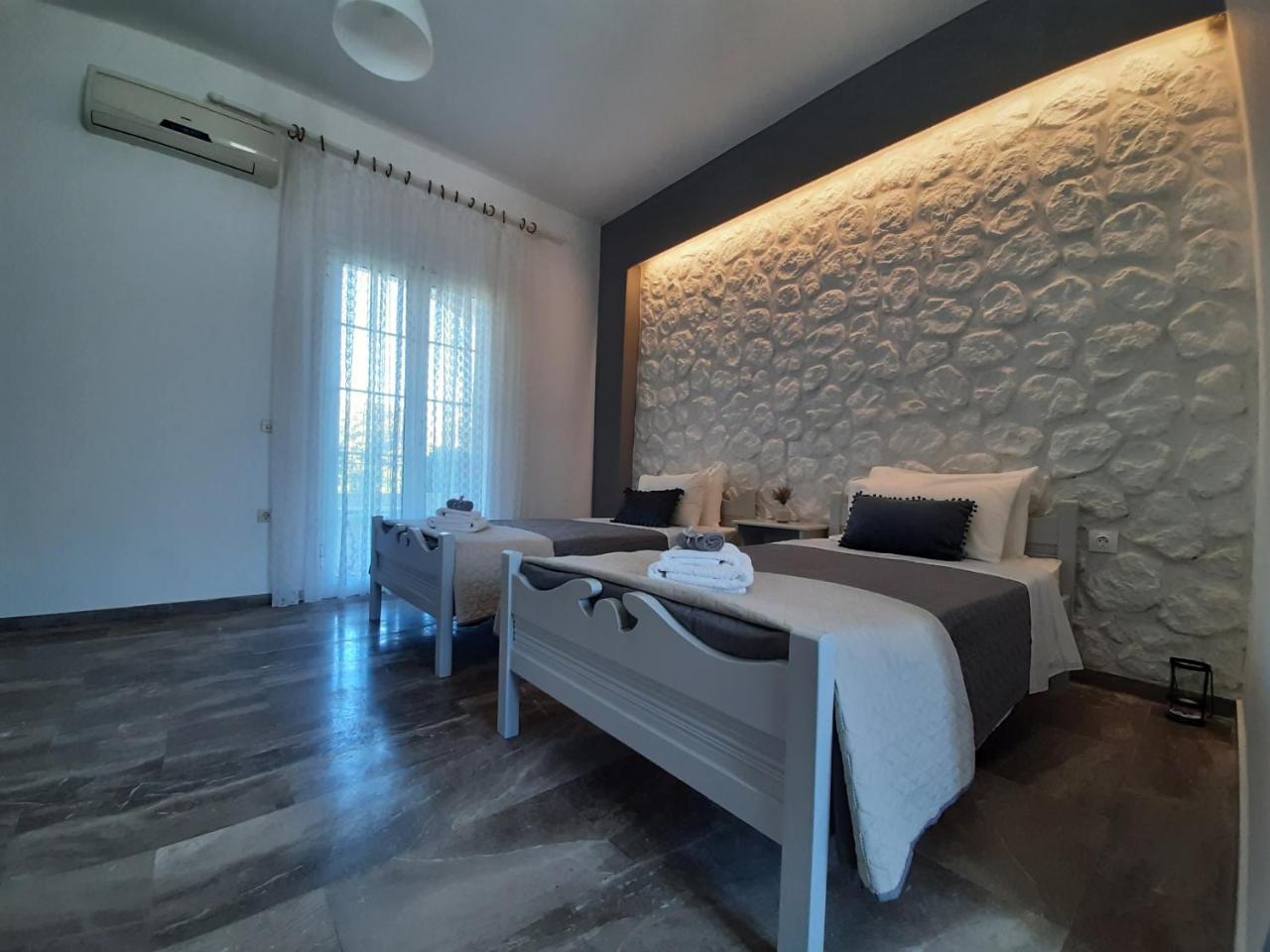 Spiridoula 1 Studios & Apartments