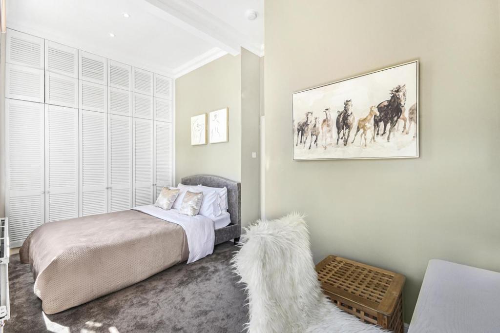Lovely Large 1 Bed Renovated Flat W Balcony & 600mb Wifi 2