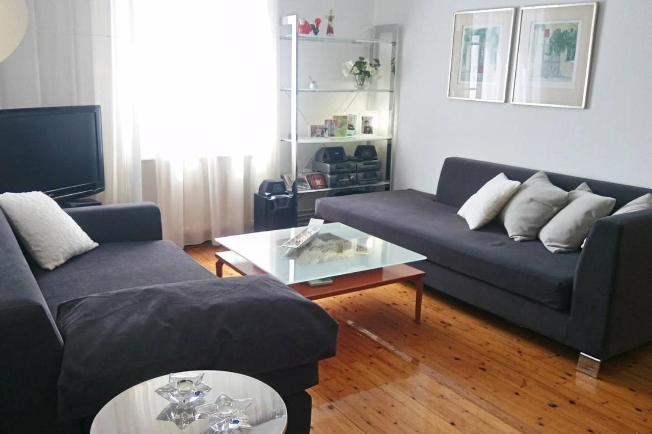 Comfy Central Flat 1