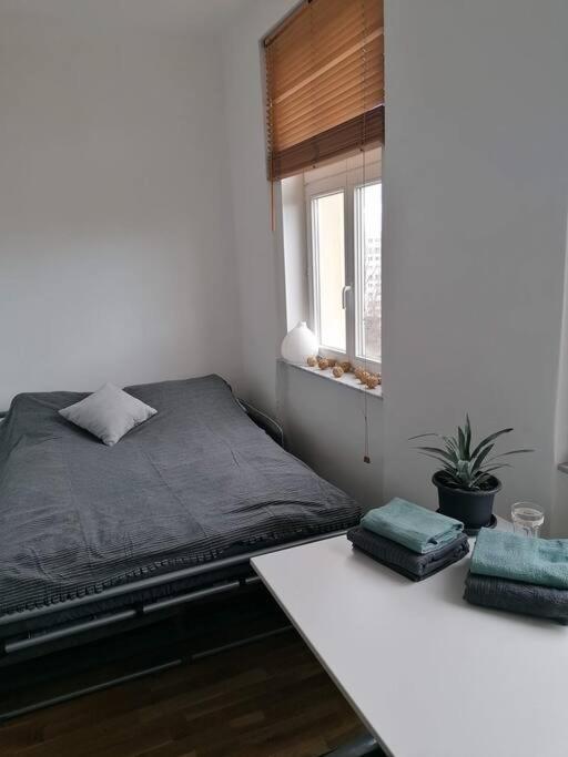 Zwei Charmante Privatzimmer Mit Wohnbereich in Zentraler Berliner Wohnung