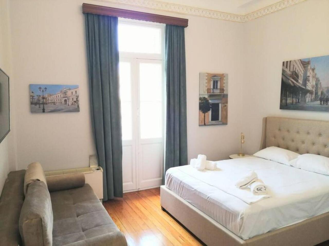 Elegant Apartment Under the Acropolis