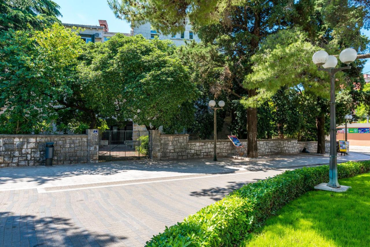 Avenue Apartment 1