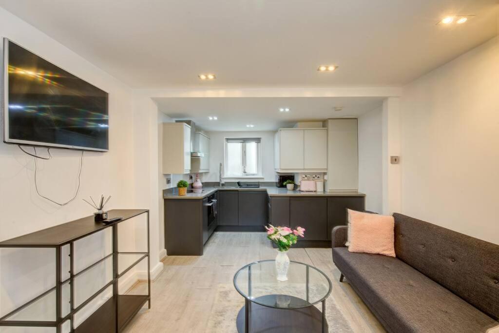 Elegant House in the Heart of Chelsea (Adults Only)
