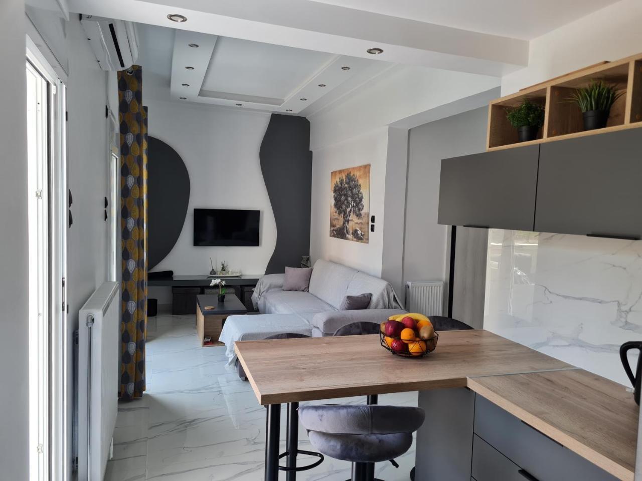 Jenny's Dream Home -Acropolis Lux 2 Bedroom Apt, with Hot Tub, Free Netflix, Fast Wifi