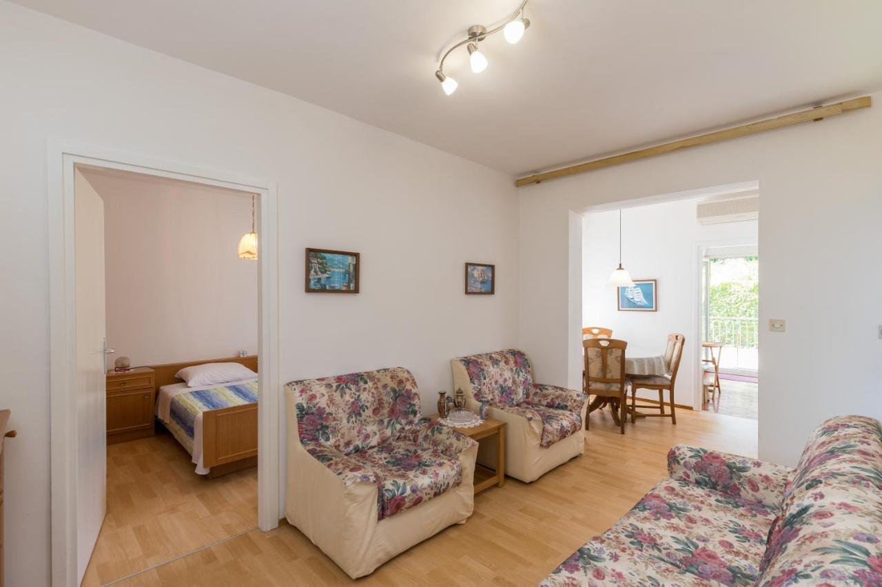 Apartment Varez 1