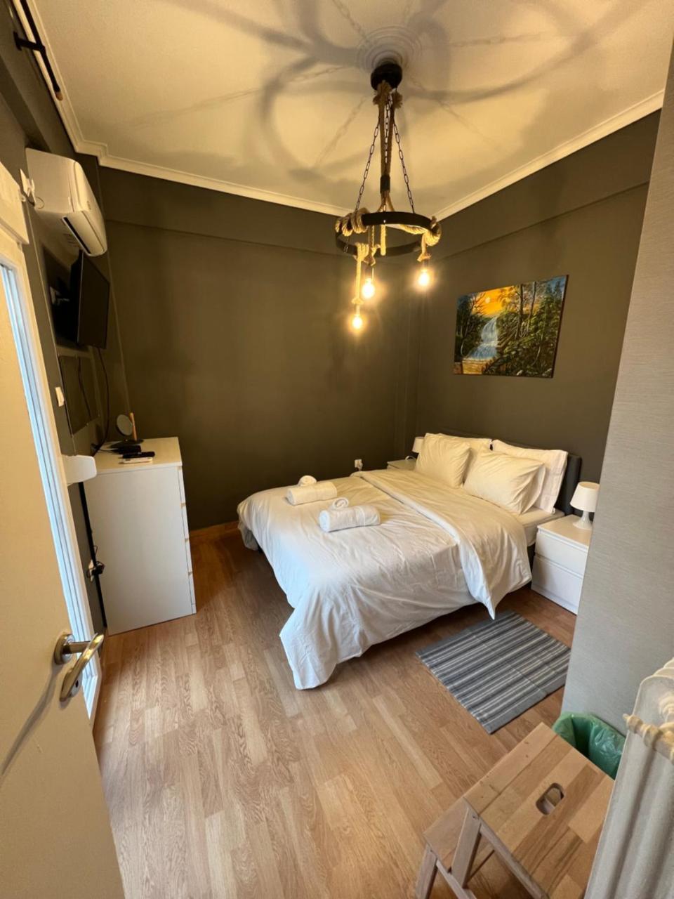 Minimal Apartment Next To the Center