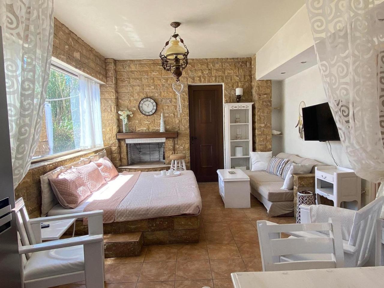 Evi's Afandou Suite