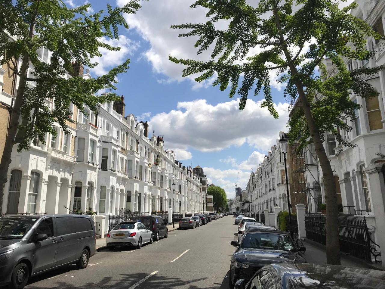 Comfortable Aircon Apartment Earls Court (Adults Only) 2