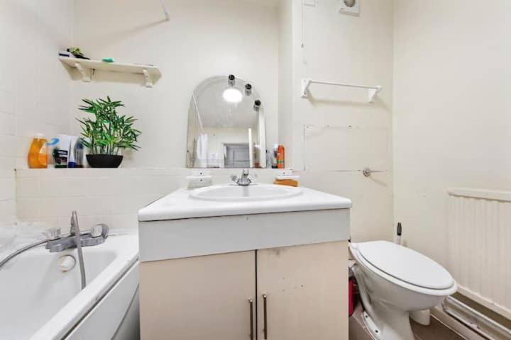 Maida Hill Hububb Stay (Adults Only) 2