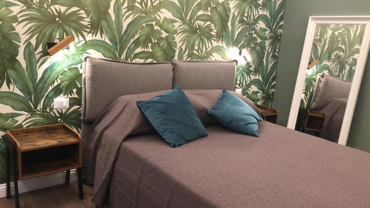 Jungle Suite Mood Behind Piazza Signoria