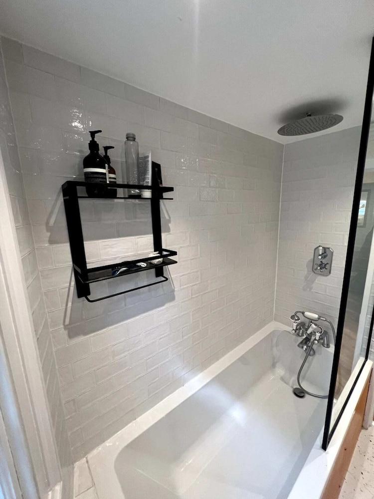 Quirky 1 Bedroom Apartment in Islington 2