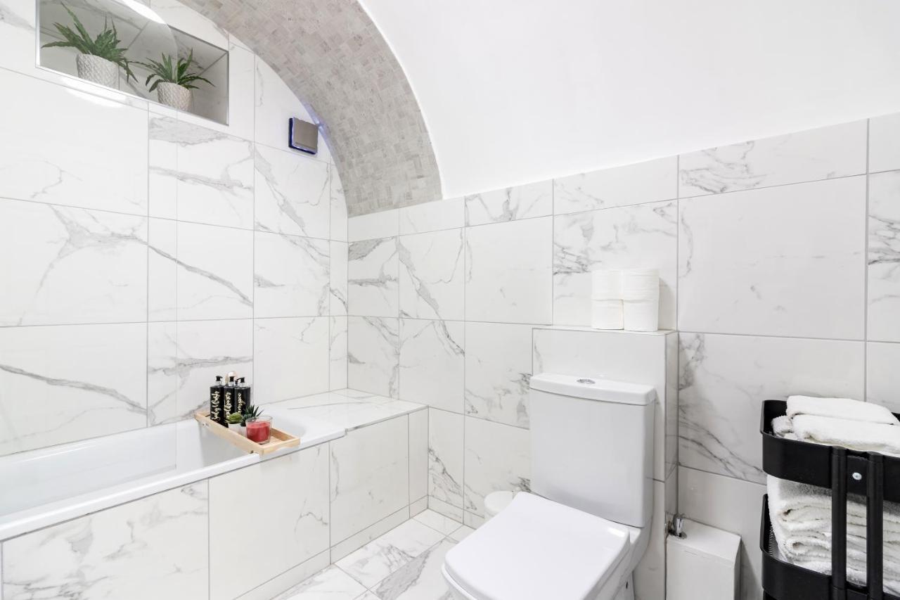 Large One Bedroom Apartment in Marylebone 2