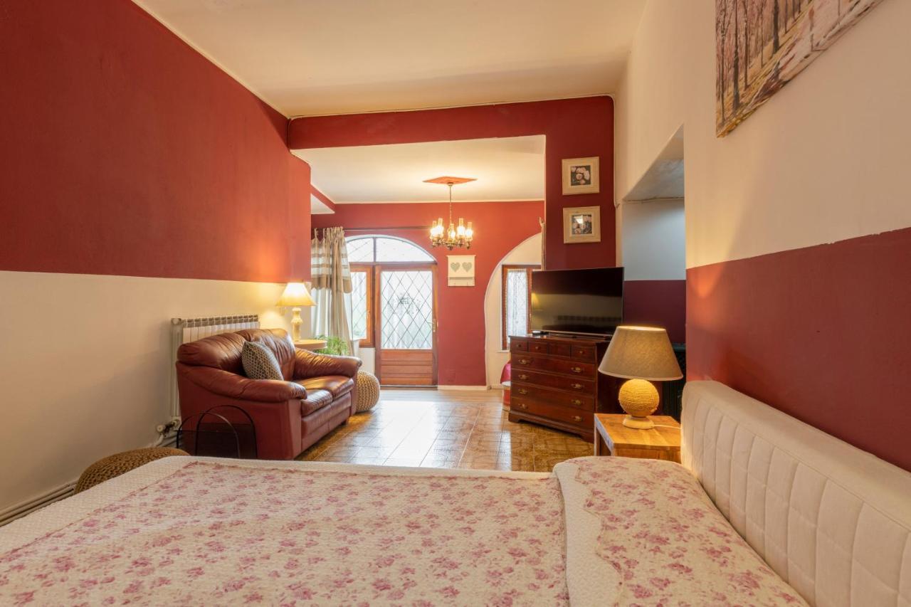 Charm Amidst Lakes & Mountains - Renovated in 2023 2