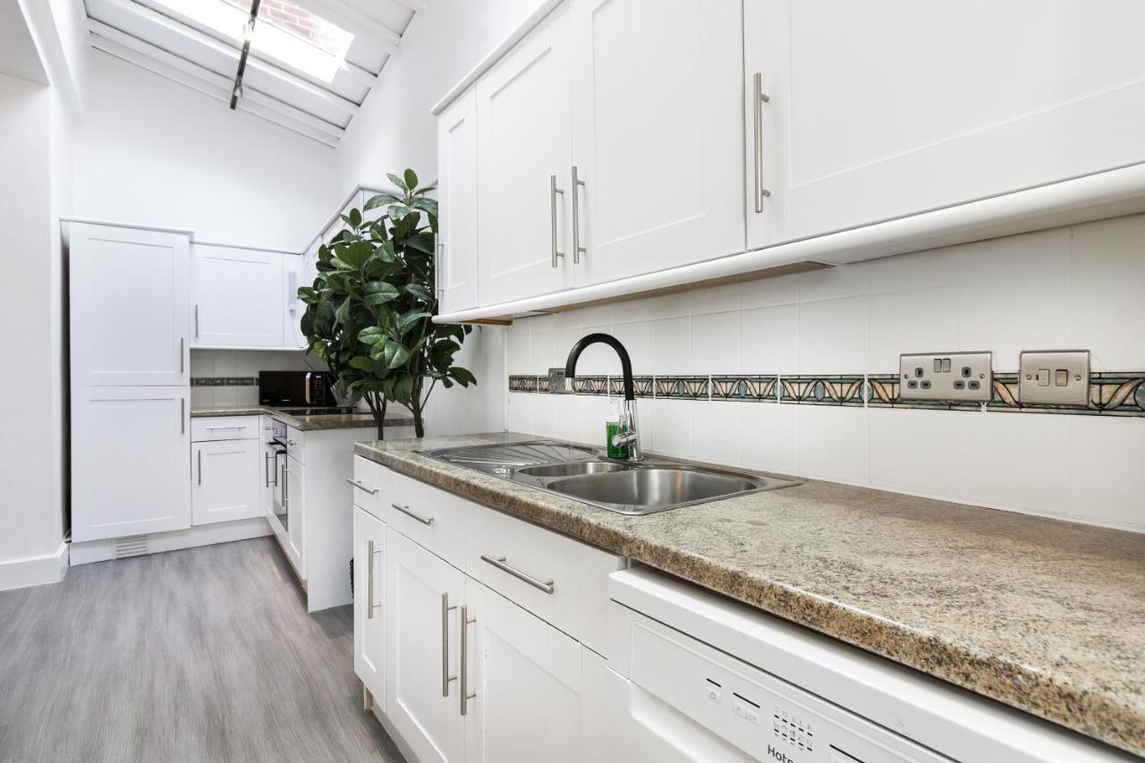 Two Bedroom Apartment in Central London with Large Terrace