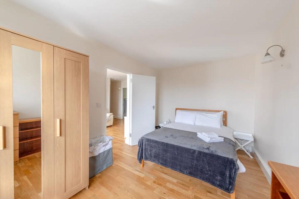 Cosy 3 Bedroom Flat in North London 2
