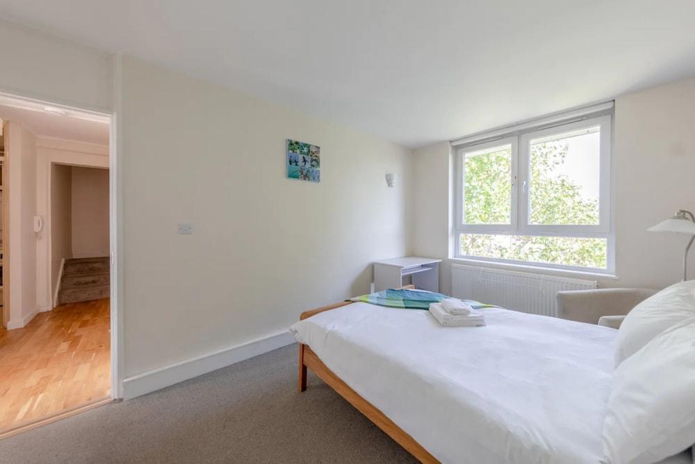 Cosy 3 Bedroom Flat in North London 1