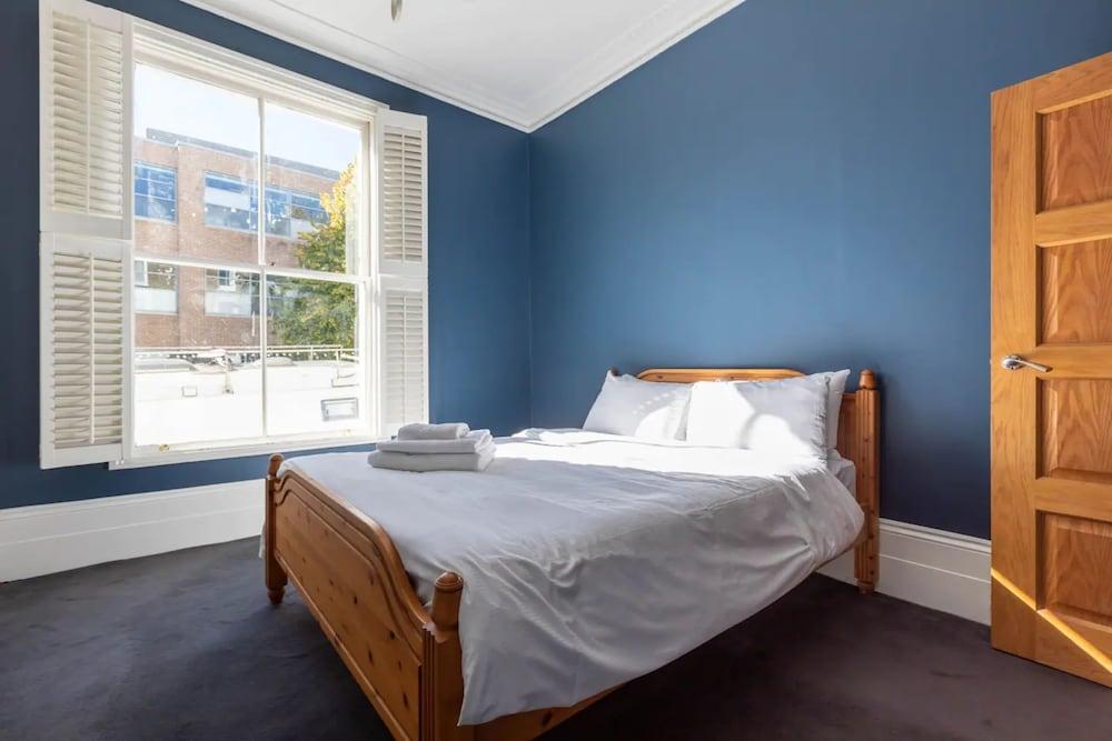 Charming 2 Bedroom House in Angel 2