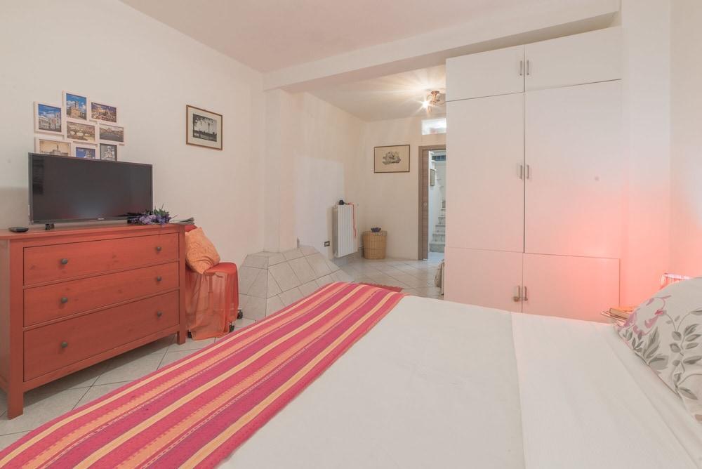 Your Apartment a Short Walk From the Center 1