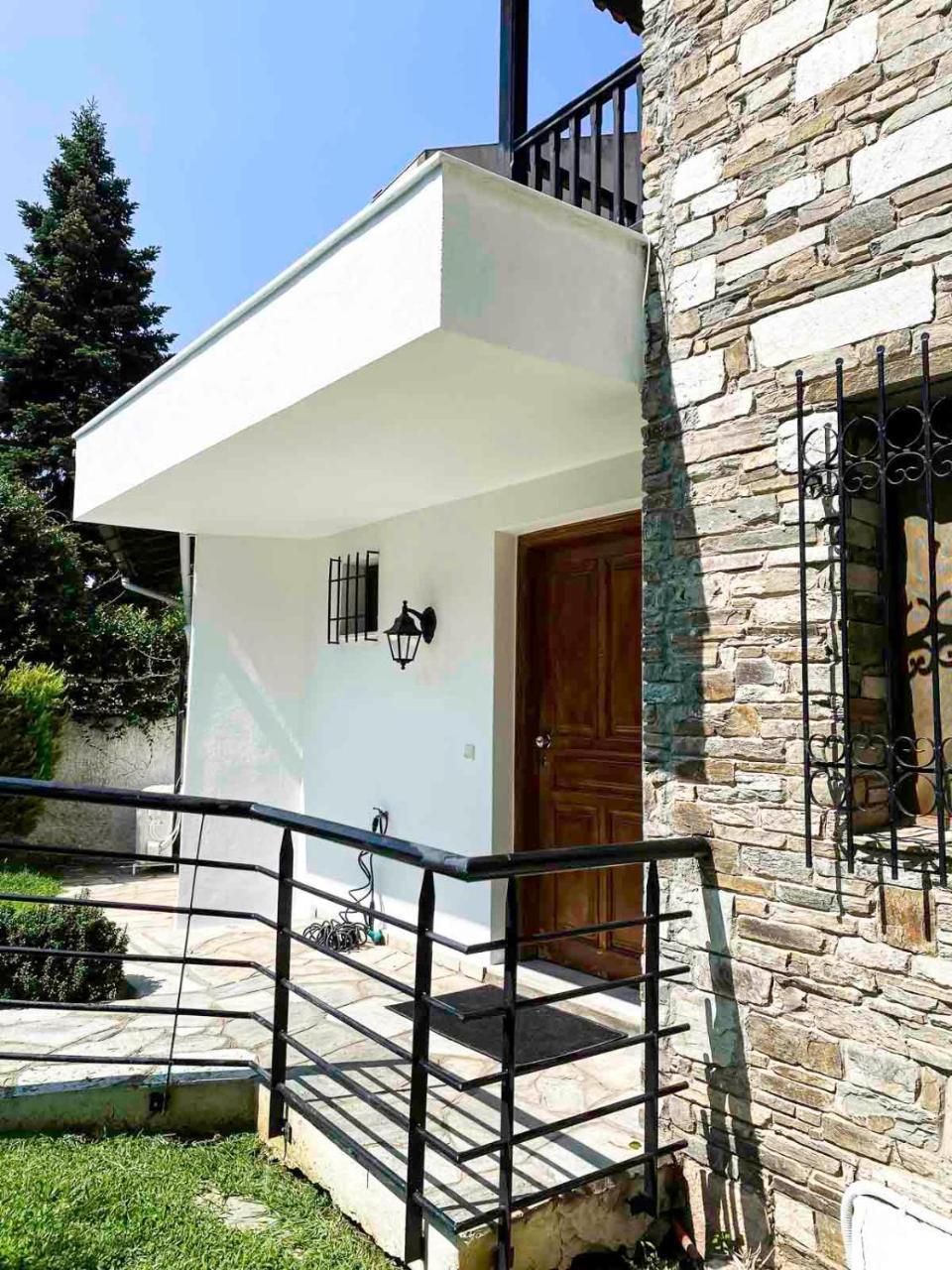 B Home in Panorama