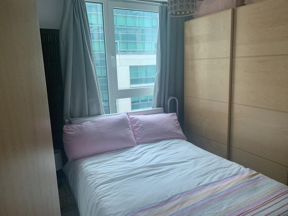 Modern Apartment Near the Thames, Central London 1