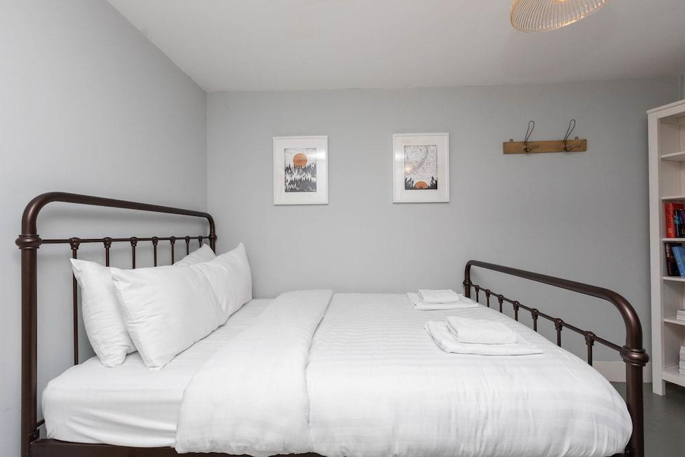 Stylish 2 Bedroom Converted Victorian Storefront 2