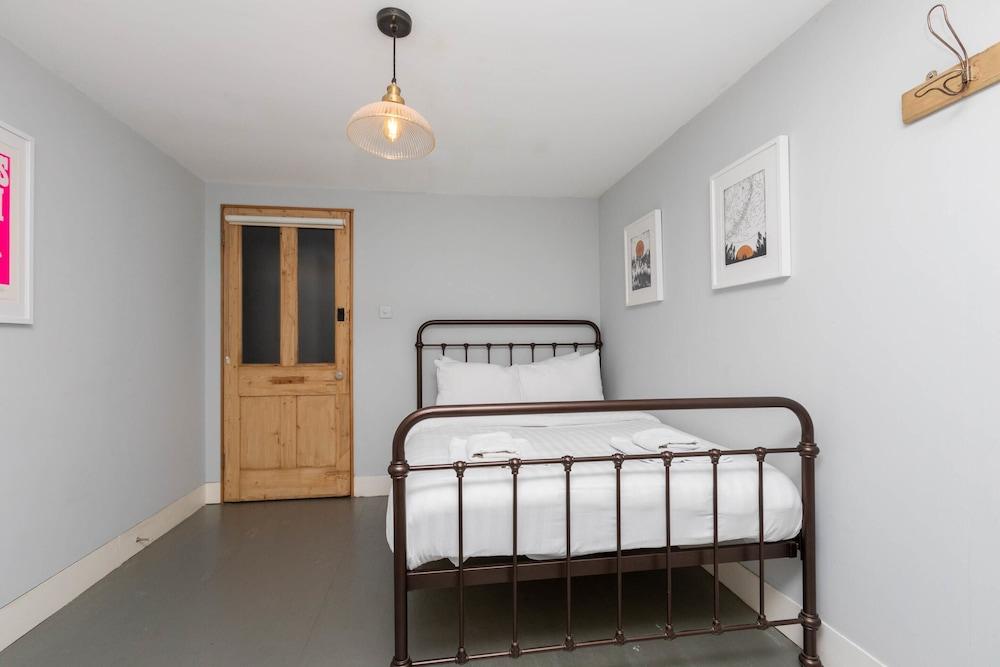 Stylish 2 Bedroom Converted Victorian Storefront 1