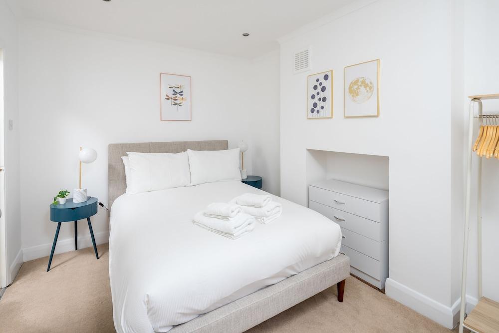 Joivy Chic & Modern 2-Bed Flat W/ Patio in Pimlico 2