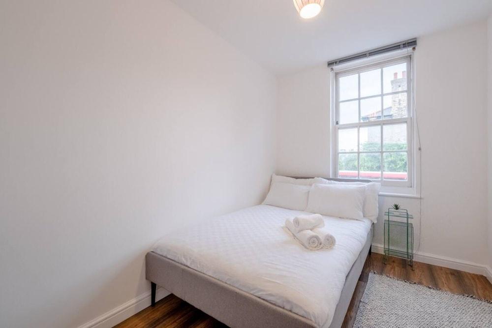 Charming 2 Bedroom in Hackney 2