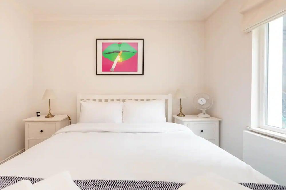 Lovely 1 Bedroom Apartment in Colourful Notting Hill 2