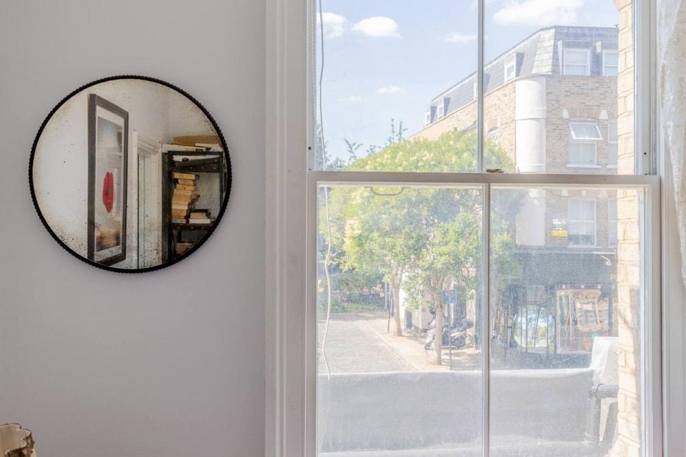 Cheerful 1 Bedroom Flat in the Heart of North London 1