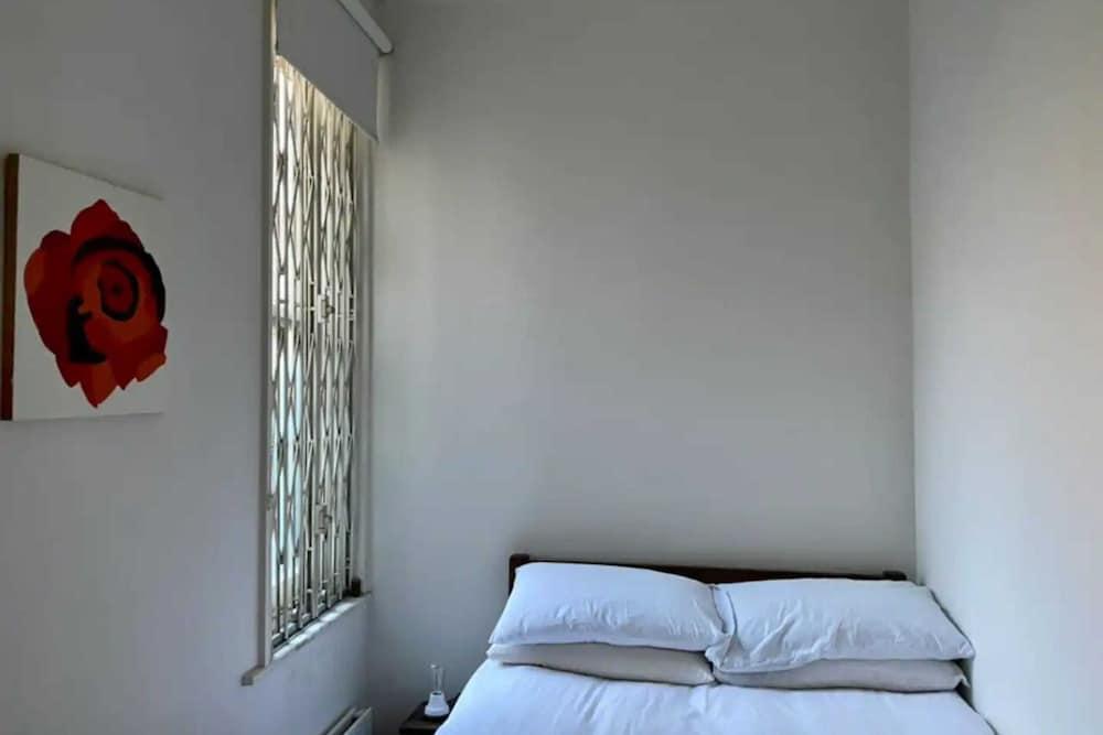 Spacious 2 Bedroom Flat in Central London 2