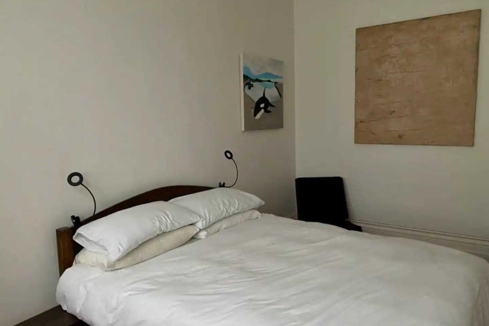 Spacious 2 Bedroom Flat in Central London