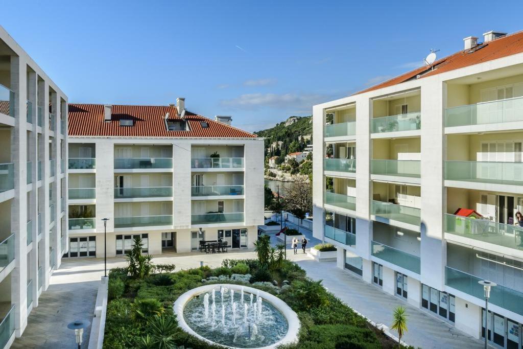 Apartments Nav 1