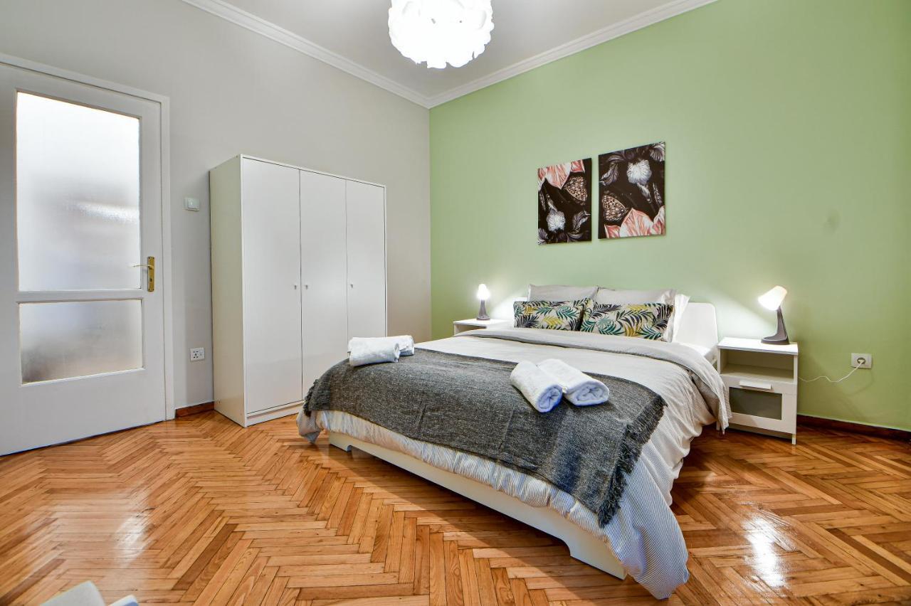 Thiras Lovely Apartment by Zain
