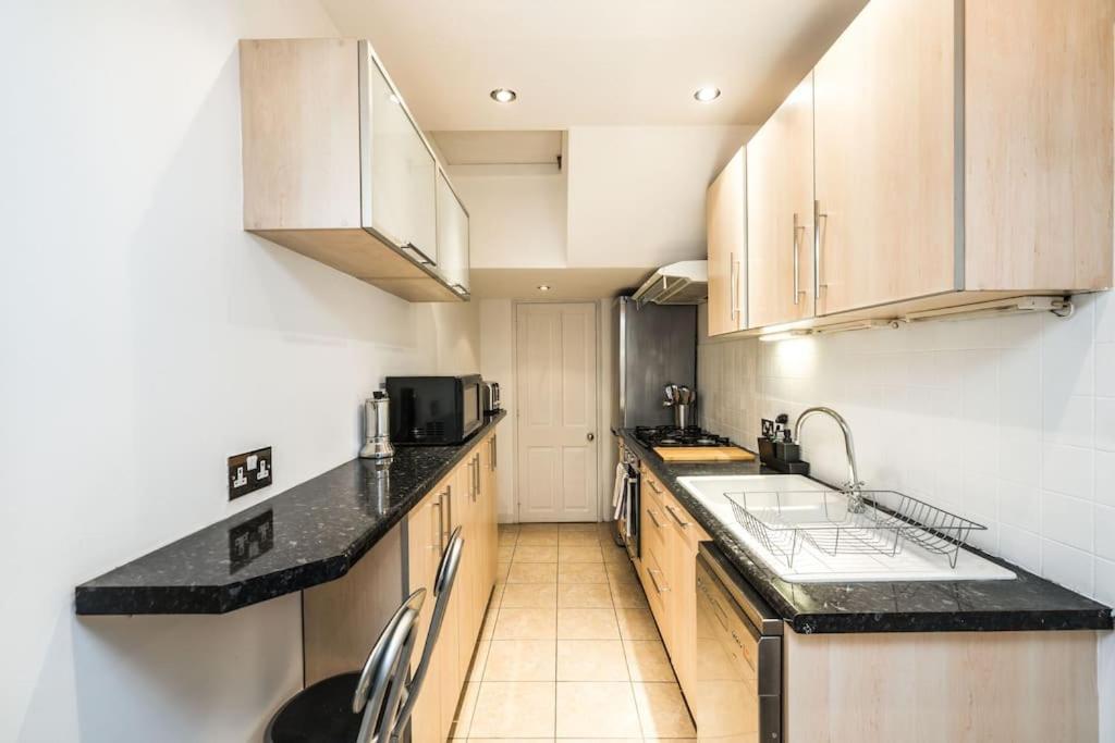Spacious Beautiful Just-Renovated Flat with Patio - Chelsea 2