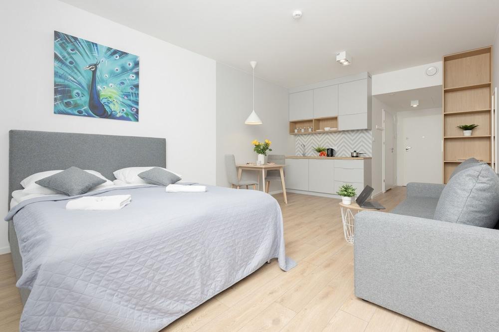 Nocznickiego Studios by Renters