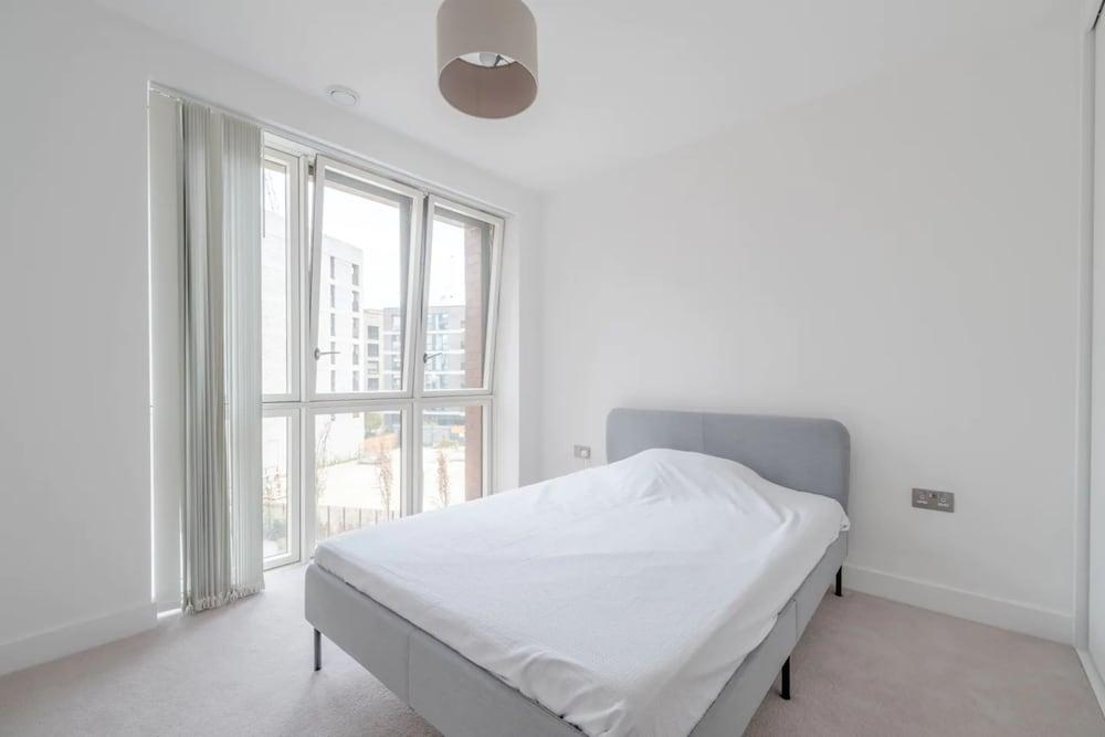 Modern 2 Bedroom Flat in Hackney 1