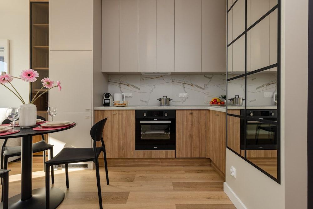 Apartment Łopuszanska Warsaw by Renters
