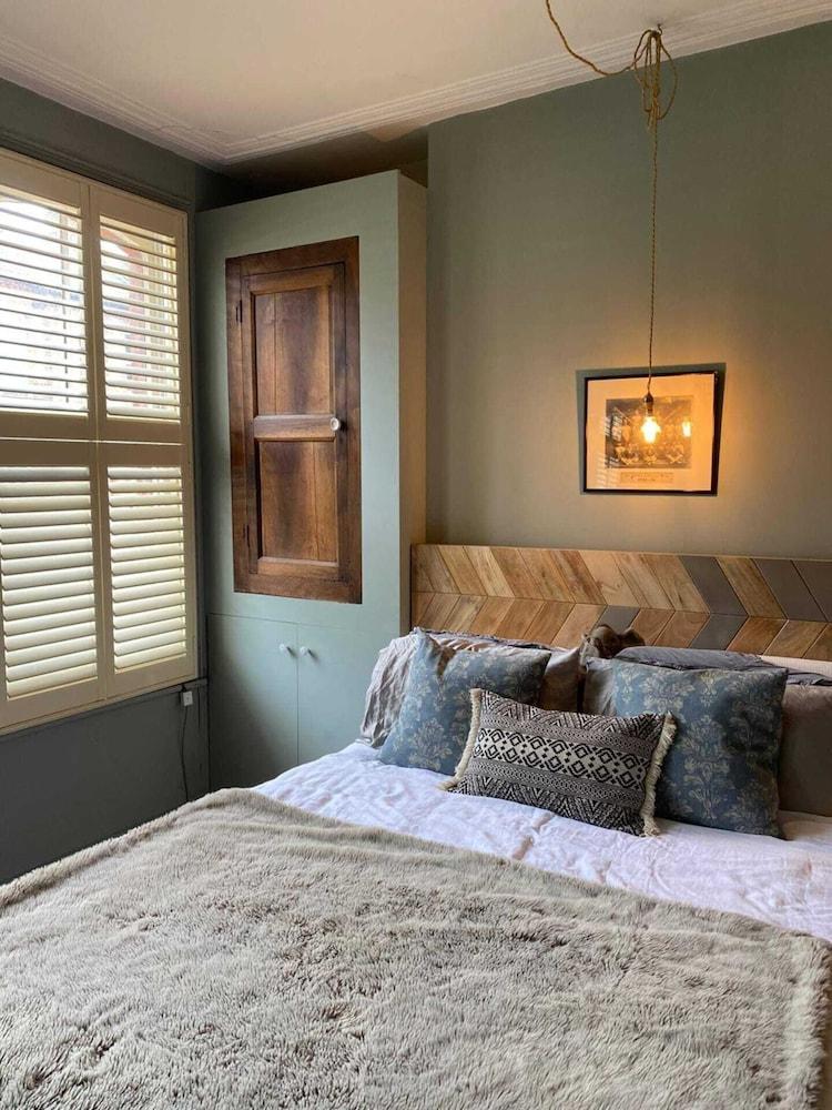 Rustic 2 Bedroom Flat in Brixton 2