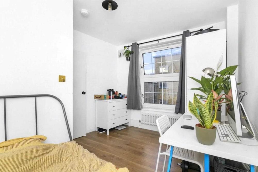 Spacious 4 Bedroom Apartment in Bethnal Green 1