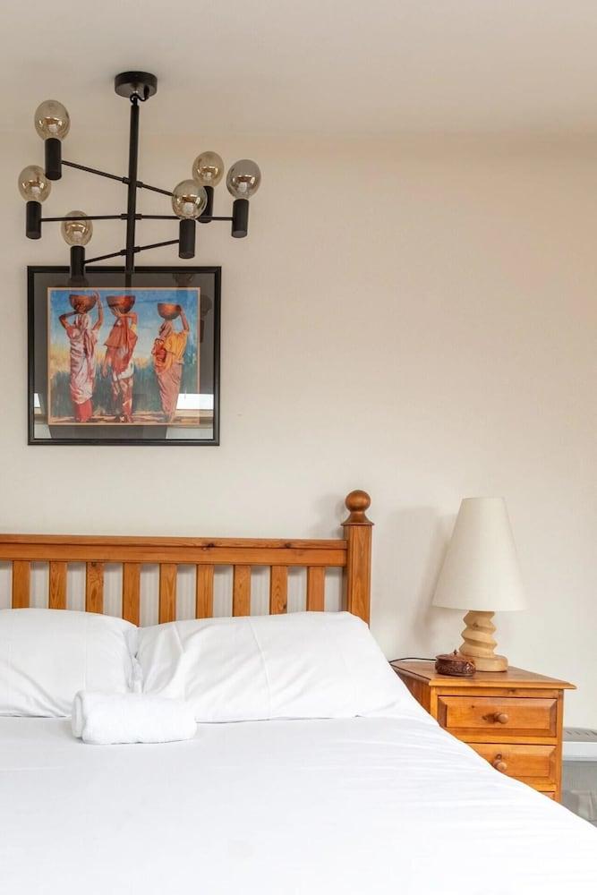 Spacious 2 Bedroom Apartment in Converted Warehouse in Brixton