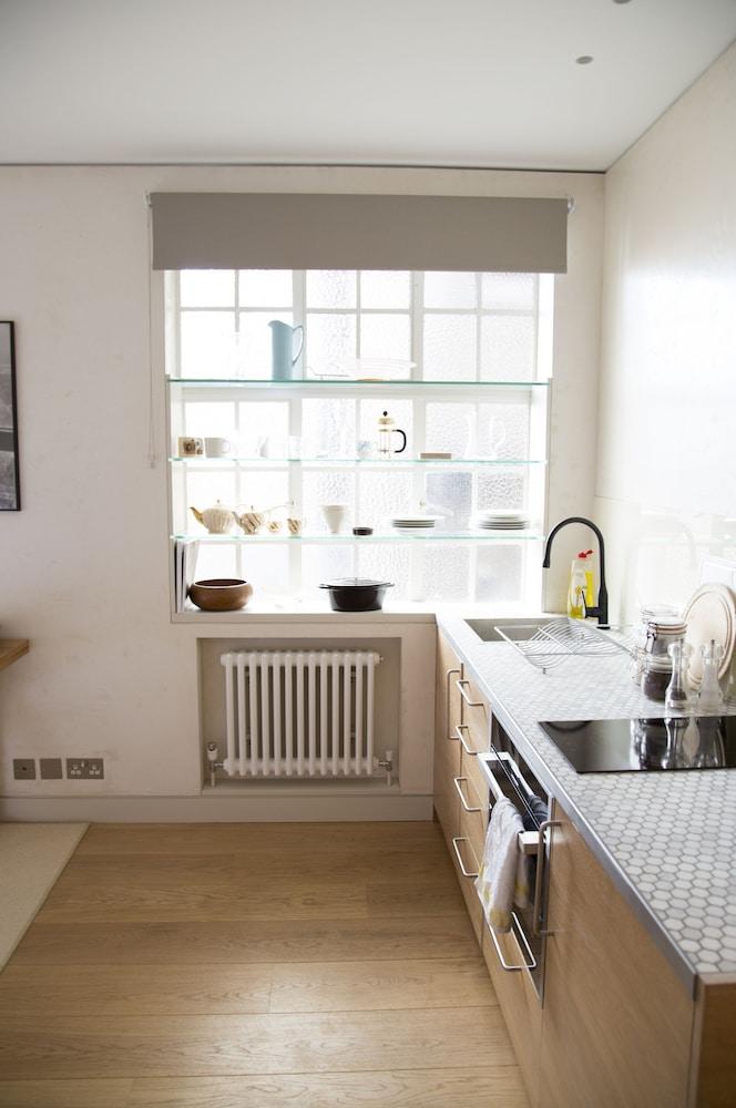 Joivy Renovated Studio - Heart of Chelsea 2