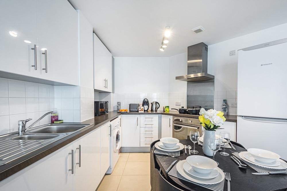 Av Stays Central London 2 Bedroom Riverside 1