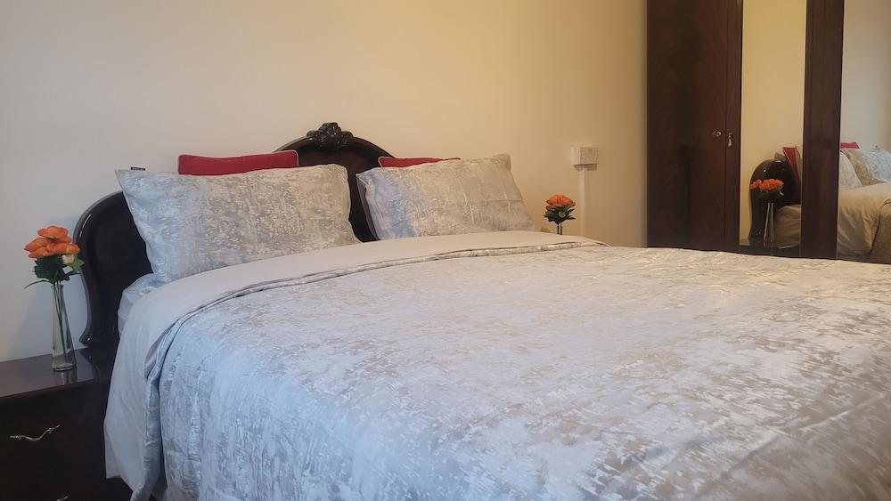 Beautiful 1-Bed Apartment in London 1