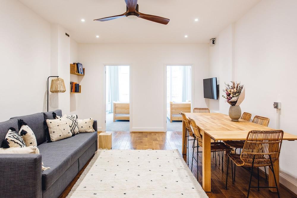 2 Bed Apartment Right on Trafalgar Square