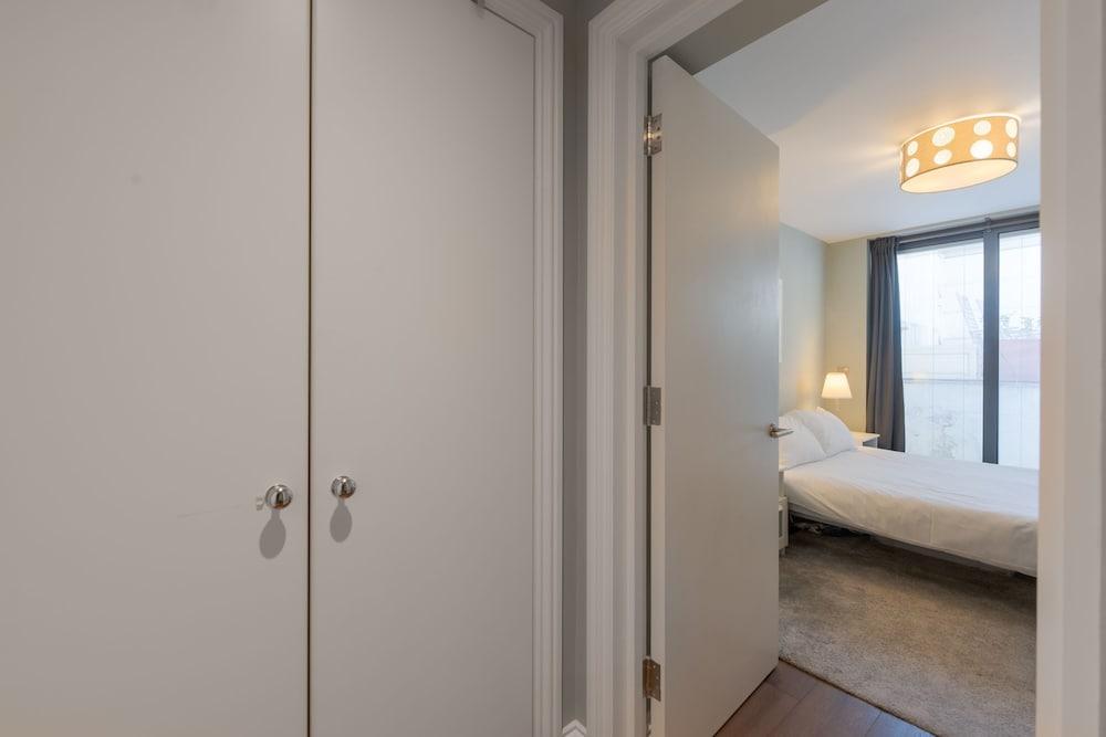 Attractive Apartment with Private Patio in Fashionable Fulham by Underthedoormat 2