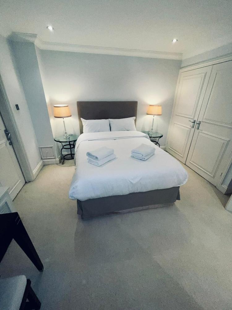 South Kensington Townhouse 1