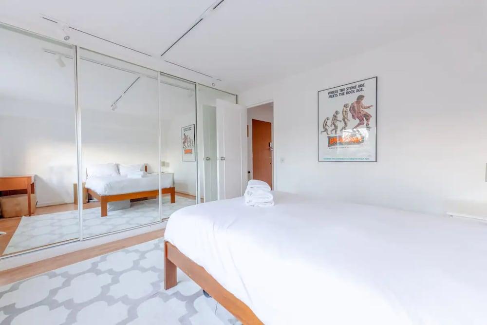 Serene 1 Bedroom Flat Near Canary Wharf 1