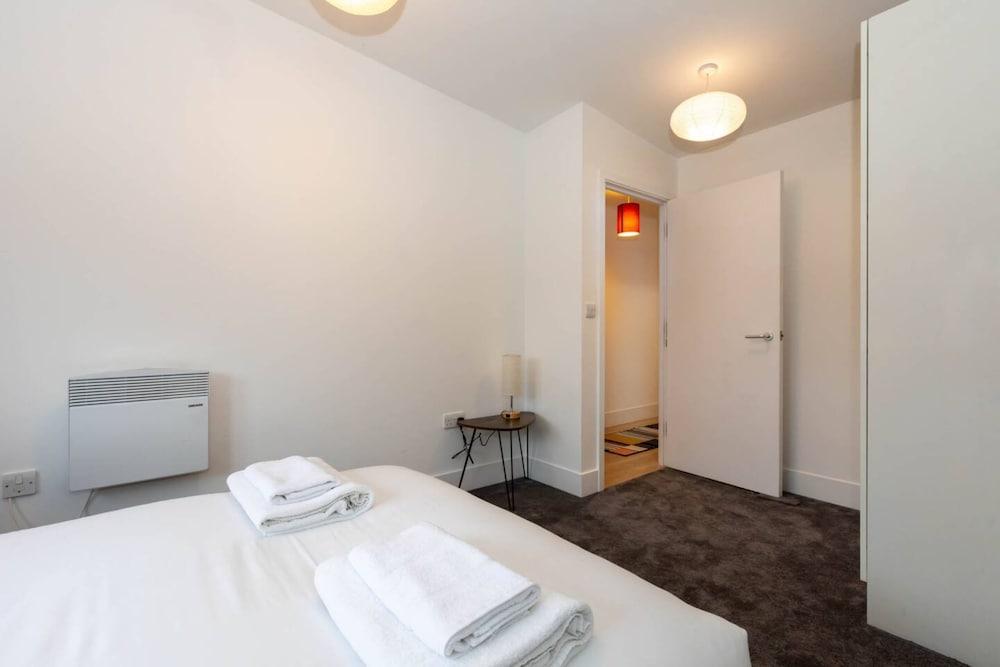 Lovely 1 Bedroom Flat Overlooking Canal in Hackney 1
